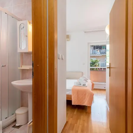 11 By Interhome