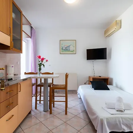 Jerkan 11 By Interhome *