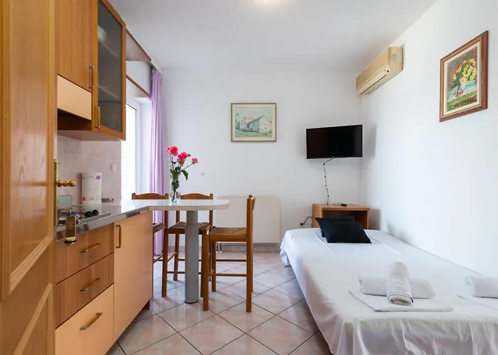 Jerkan 11 By Interhome *